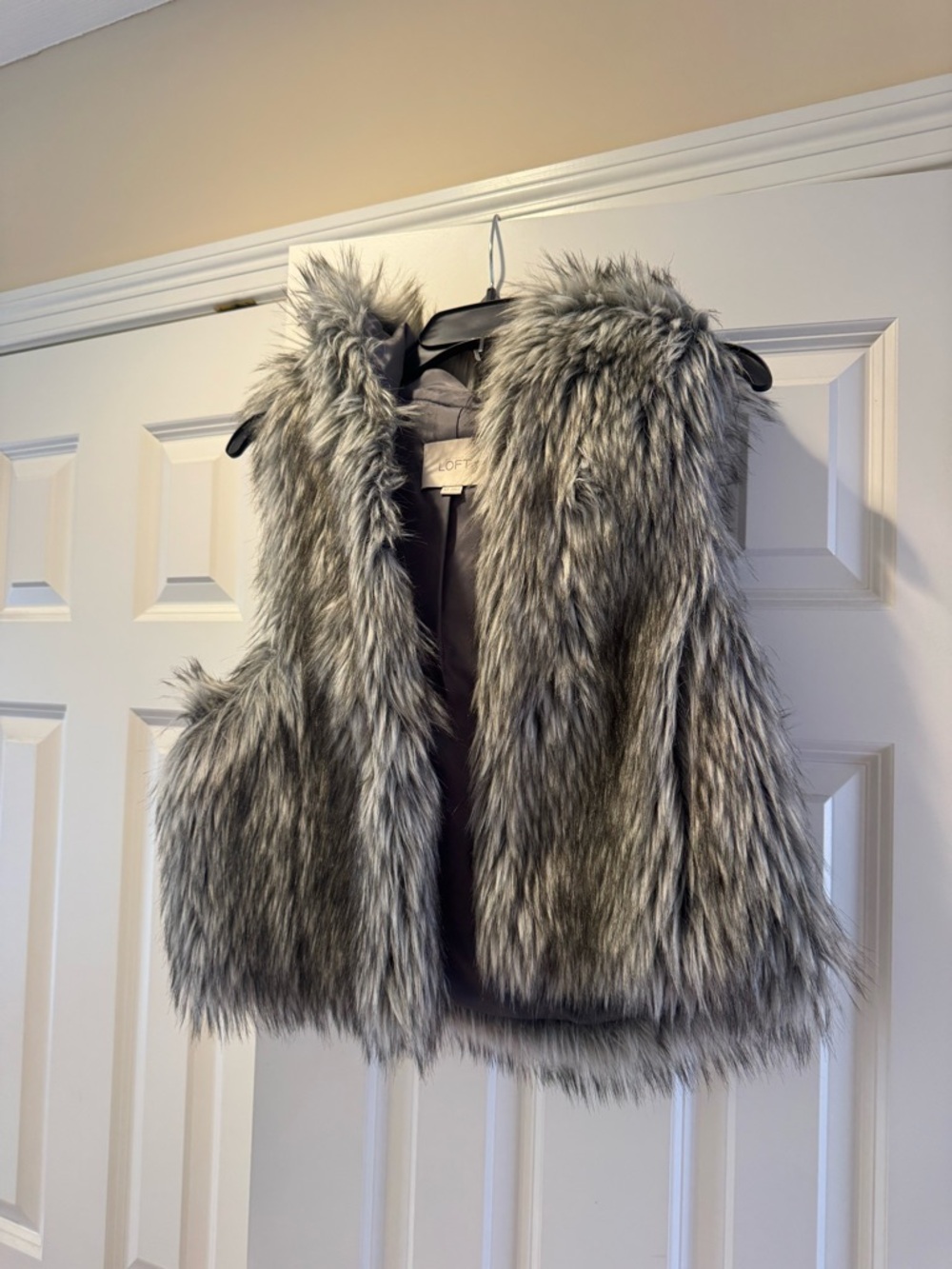 Like new -Funky - LOFT Silver-Gray Faux Fur Vest - Sleeveless Open Front